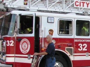 32 Truck, Pittsburgh Bureau of Fire, photo by Stewart Brown